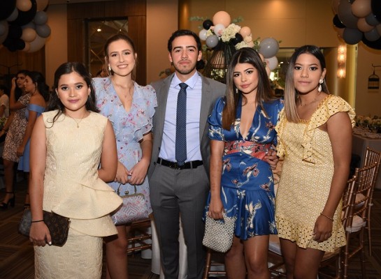 Valeria Pastor, Francesca Heyer, Nelson Paguada, Zoila Figueroa y Paulina Flores