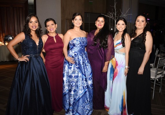 Vivian Mendoza, Leticia Vásquez, Krystel Munguía, Christian Castillo, Jocelyn García y Griselda Matute