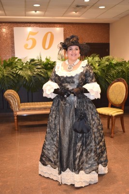 Waleska García usó el vestido más caro que el CTS ha elaborado durante sus obras, el personaje que lo puso en escena fue Lady Katherine Boerg de Orgullo y Prejuicio.