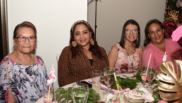 Yolanda Castro, Elvira Salgado, Gissele Chinchilla y Kika Chinchilla