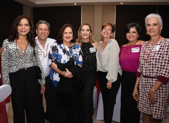 Ana María Larach, Héctor Funes, Ileana María Rodríguez de Soto, Carlota Calderón, Marcia Bográn, Maribel Chinchilla y Lucía Ruíz.