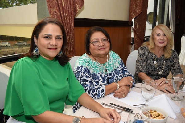 Claudia Escobar, Antonieta Escobar y Sussie Granda