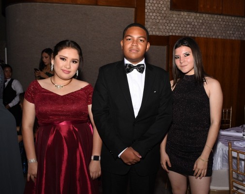 Dania Jimenez, Blake Parchment y Valeria Castillo