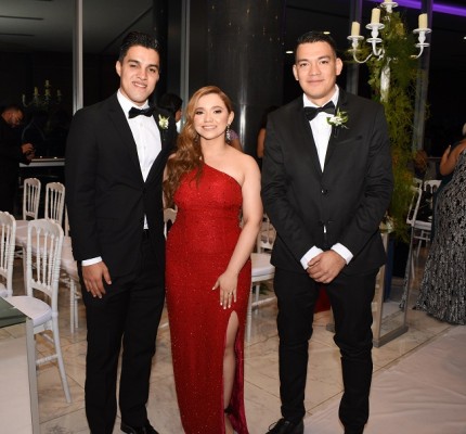 Darwin Villanueva, Greysi Paredes y Renan Raudales