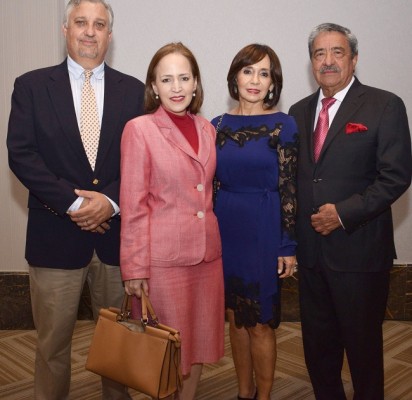 David Lardizábal, Alexa Foglia, Patty y Rafael Flores.