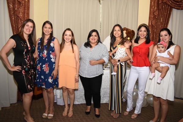Diana Enamorado, Ana Sánchez, Velia Núñez, Denisse López, Lourdes Ferraro, Heidy Hernández y Johana Ortega