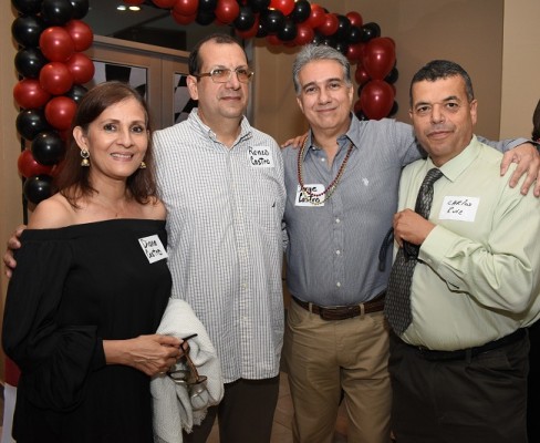Diana, Renzo y Jorge Castro con Carlos Ruíz