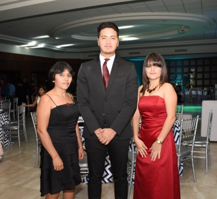 Dilcia Aguilar, Alexander Arias y Amy Medina