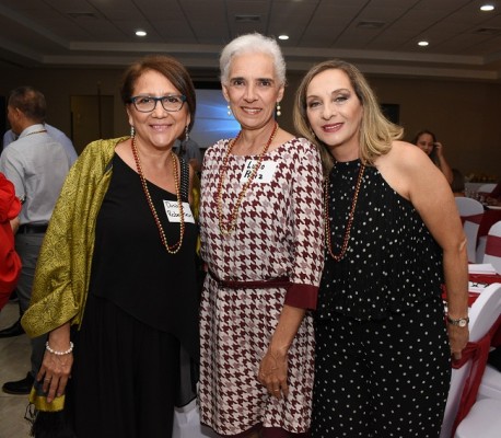 Dinora Robertson, Lucía Ruíz y Carlota Altamirano