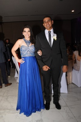 El Best Man, David Moreno, junto a la dama de honor, Andrea Duarte.