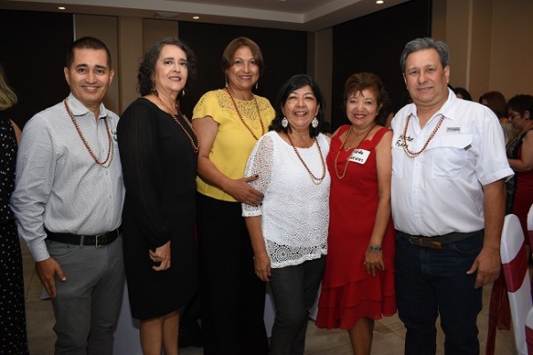 Fabian Fernández, Marilyn Rivera, Julia Cáceres, Iliana Moctezuma, Valda Cuevas y Héctor Funes.