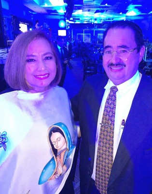 El Ing. Pedro Cobos con Rosario Marín Ex Tesorera de USA. durante la ceremonia de entrega del Premio Quetglas 2019