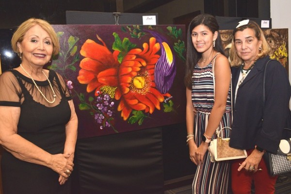 Irma Zepeda, Adriana Vega y Mirtha de Alba.