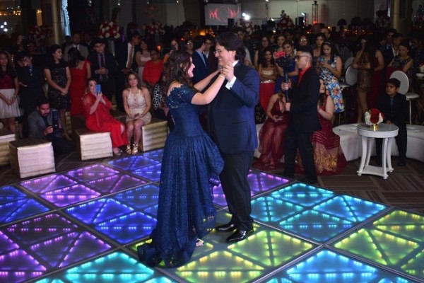 Isabella Marie junto a su padre, José María Deras, cuando bailaban el tradicional vals.