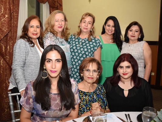 Jazmín Zablah de Janania, Susy de Lagos, Celva de Sierra, Eleana de Castillo, Lucy de García, Jazmín Janania, Mercedes Pineda e Isabella García