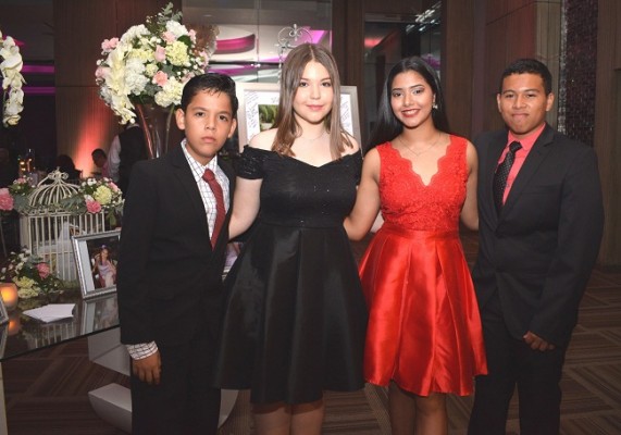 Jonathan Sandoval, Ivana Amaya, Stella Kababie y Edward Enamorado.