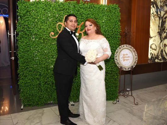 Karen Burgos y Alejandro Meléndez coronaron su amor en una ceremonia inolvidable y fiesta postboda
