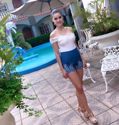 La Miss Distrito Central aguarda serena la hora de las verdades en el Miss Honduras Mundo...Ariela tiene muchas cualidades para ceñirse cualquiera de las cuatro coronas...