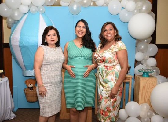 La abuela paterna, Lucy de García, Carmen Emilia Sagastume de García y la abuela materna, Martha Emilia de Sagastume