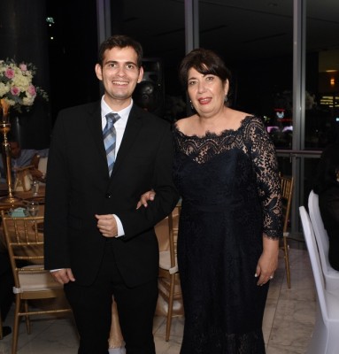 La madre del novio, Gloria Haydee Paredes y su hijo, Felipe Alejandro Paredes