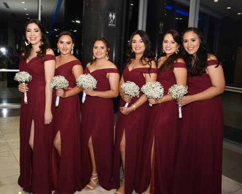 Las damas del cortejo de la novia: Polette Rivera, Daniela Chinchilla, Alba Alaníz, Ingrid Aguilar, María Fernanda Torres y Sindy Villalta