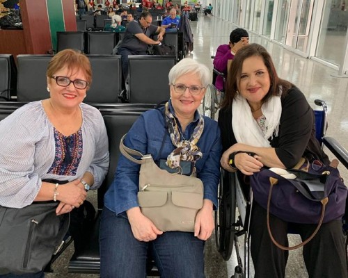 Las hermanas Gloria, Margarita e Ileana en Guadalajara, Mexico... ¡Feliz cumple amiguis!