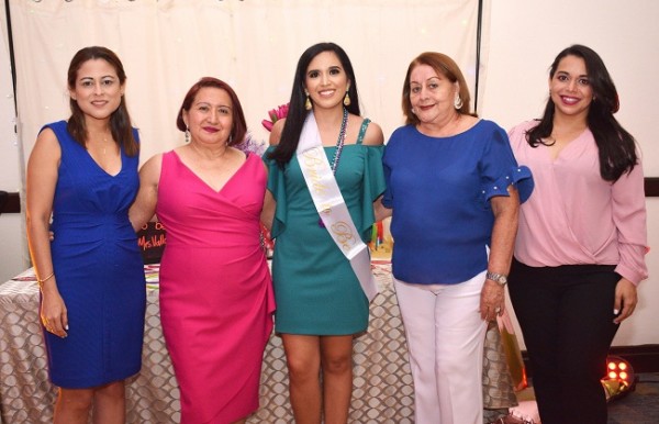 Las oferentes hicieron que Ivana pasara una gran noche de celebración.