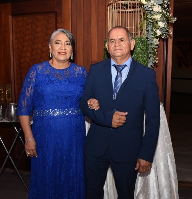 Los padres del novio, Arasely Arriaga y Carlos Samayoa