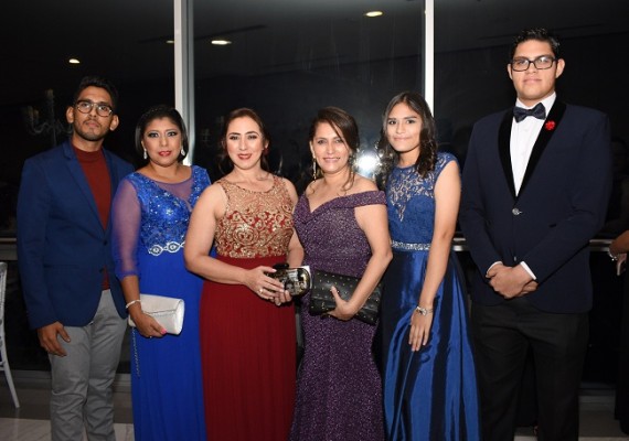 Luis Guillén, Reina de Hernández, Dilcia Rodas, Vielka de Ordóñez, Ana Ordóñez y David Ordóñez