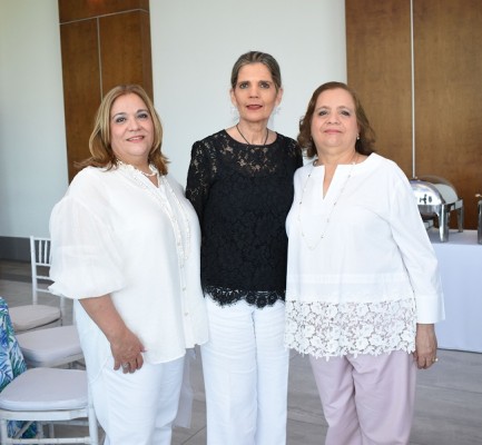 Marlyn Guerrero, Victoria Pineda y Belinda Guerrero