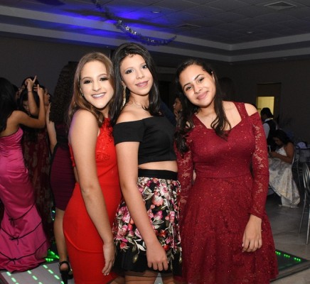 Michelle Vallecillo, Michelle Larios e Isabel Flores