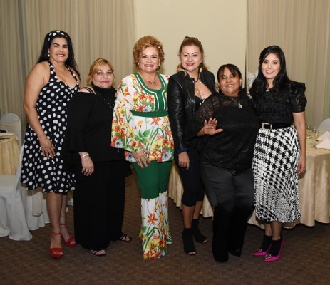 Nubia Sabillón, Vera Erazo, Cecilia Wolozny, Laura Enamorado, Dolores Gómez y Karen de García