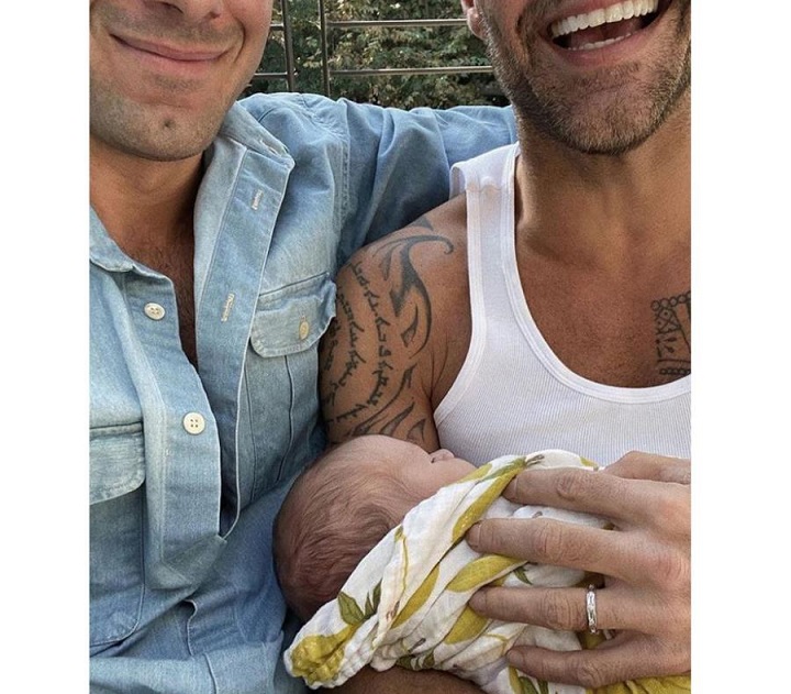 Ricky Martin presenta por primera vez a su cuarto hijo