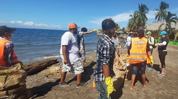 Debido al fuerte invierno en Guatemala aumentan desechos en la cuenca del río Motagua