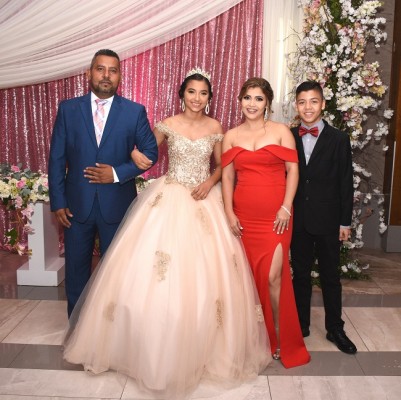 Sergio Villatoro junto a su preciosa hija, Soad Yamileth Villatoro Pineda, Isis Figueroa y Henry Hernández