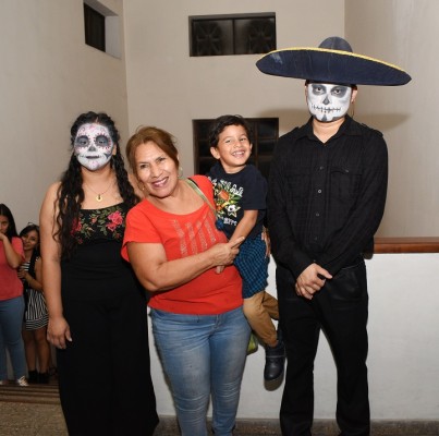 Altar del Día de Muertos 12