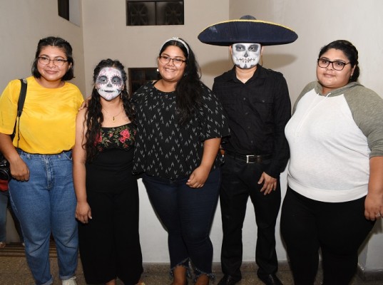 Tradicional "Altar del Día de Muertos" se exhibe en el Museo de Antropología de San Pedro Sula