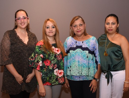 Andrea Bustamante, Desiree Bustamante, Salomé Hernández y Fanny Wilkins
