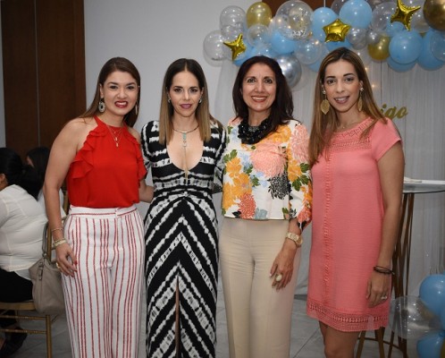 Andrea Sarmiento, Crista Hepburn, Mavys Aragón y Paola Paz