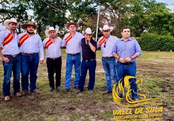 Recientemente, la Asociación Club Hípico Valle De Sula realizó una Carrera de Cintas en el Campo AGAS… Durante el evento hicieron una donación a los familiares del niño Jorge Andrés Carranza quien fue diagnosticado con cáncer…