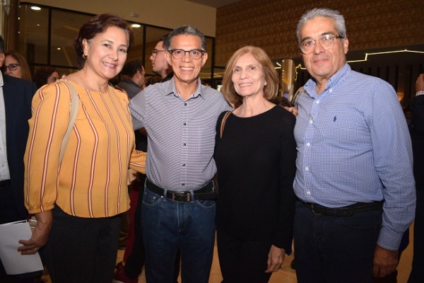 Bessy y Orlando Ortiz con Carmen María y Samuel Zuniga.