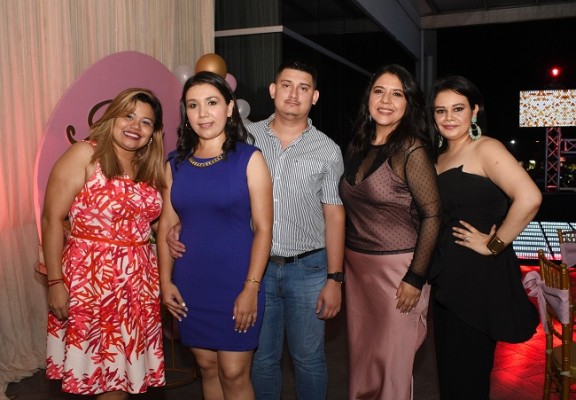 Blanca Contreras, Bessy Delgado, Alex Valdivieso, Lastenia Ayestas y Yomil Montalban