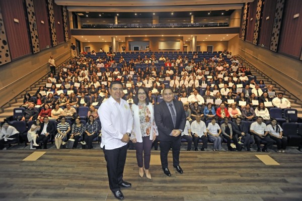 Carla Pantoja Vice Presidenta de UNITEC, SPS, Marlon Mejía y Milton Ayala