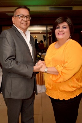 David Romero y Patricia de Raudales, celebraron su 45 aniversario de graduación en el reencuentro del IDE