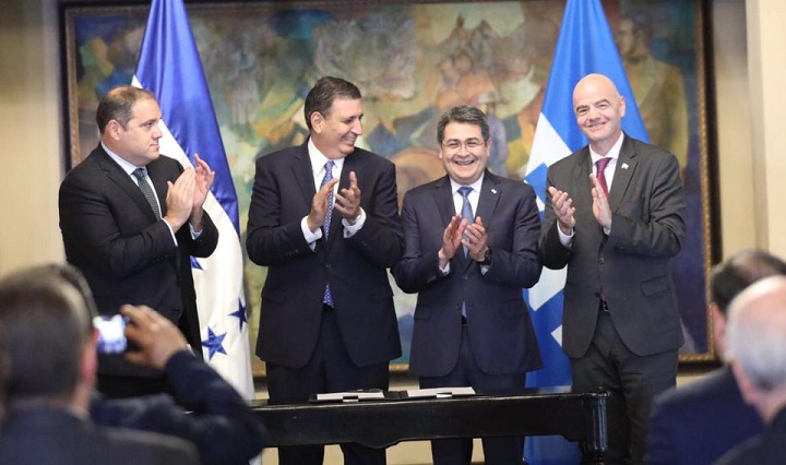 Gobierno y Fenafuth firman convenio de cooperación ante presidente de la FIFA