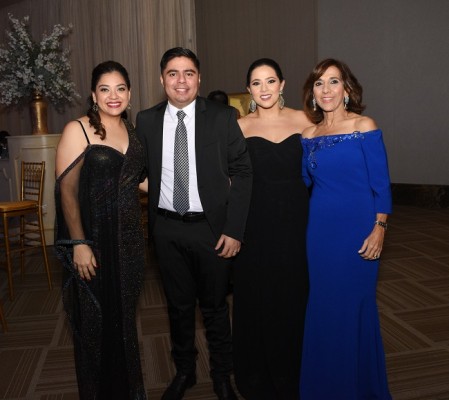 Johana Turcios, Mauricio Contreras, Mireya Larach y Diana Larach
