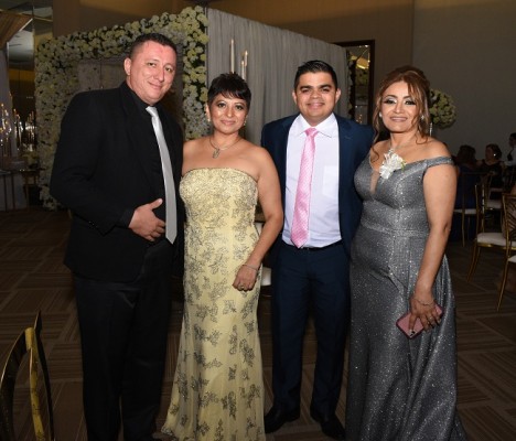Juan Carlos Amaya, Grace Heinz, Rely Maradiaga y la madre del novio, Dunia Hernández de Ríos.