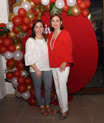 Karen Salazar y Ana Lidia de García