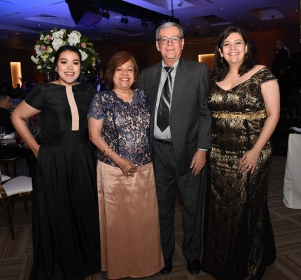 Katherine Rivera, Doris Rivera, Napoleón Rivera y Jennifer Rivera