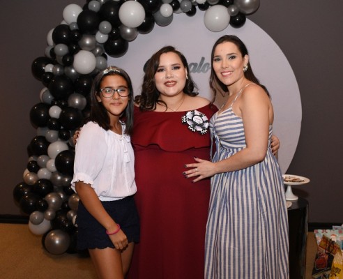 Las hermanas: Isabella Valle, Valeria Valle de Chinchilla y Marcela Valle